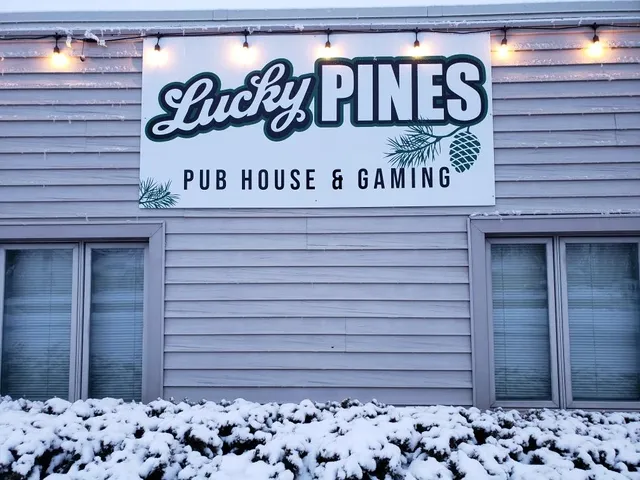 Lucky Pines Pub House & Gaming