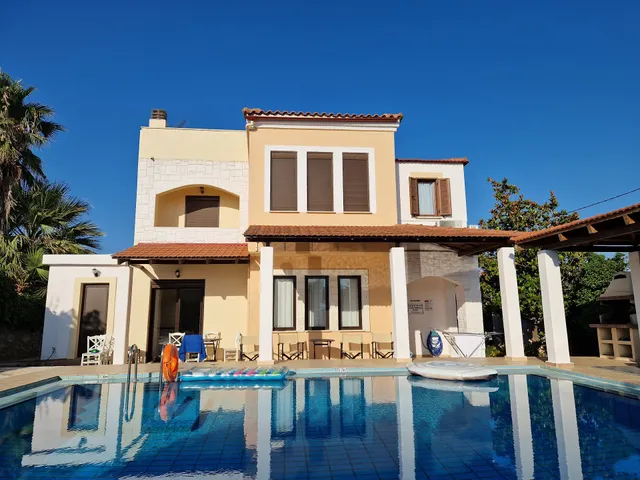 Ekklissies villas/Vila Nicolas/ Vila Eva