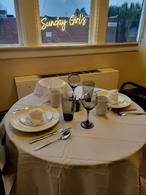 Sunday Girl's Griddle & Grill