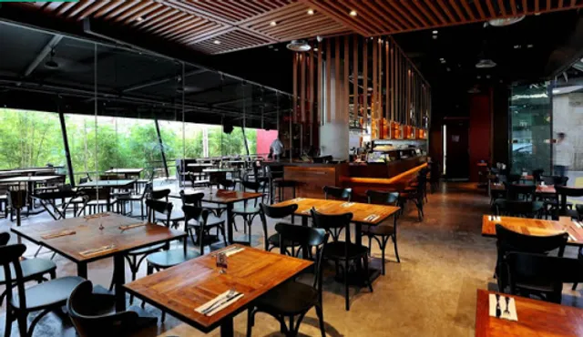 District 10 Restaurant & Bar