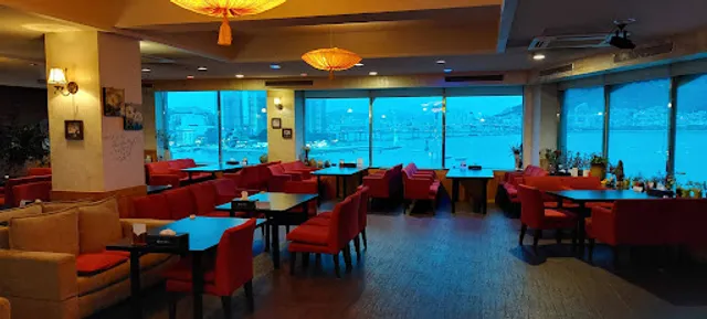 언덕위의하얀집