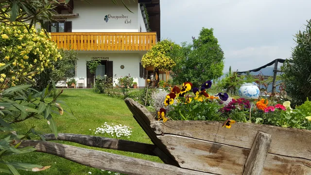 Ferienwohnungen Burgunderhof