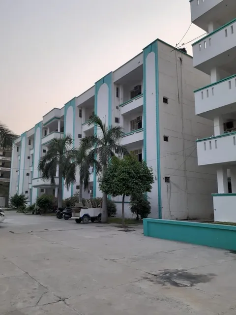 HooLiv Mitra | Premium Hostel | Noida Sector 58