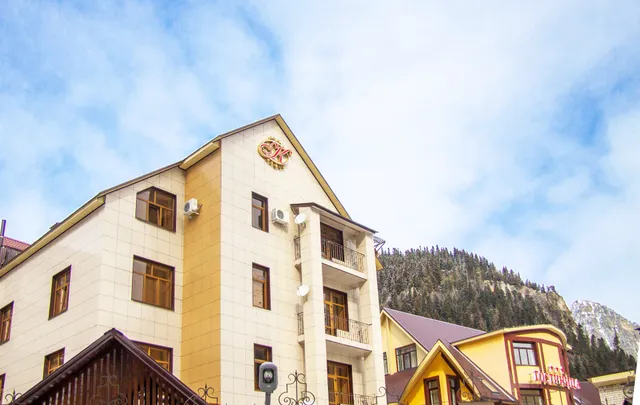 Otel' "Dombay Pelas"