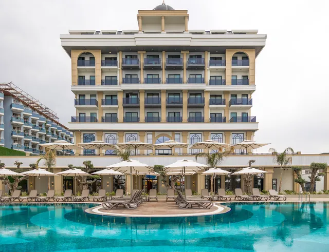 Serenity Queen Hotel