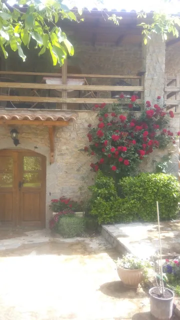 Guesthouse Karahalios