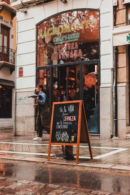 Despacho de cervezas Sacromonte / CRAFT BEER