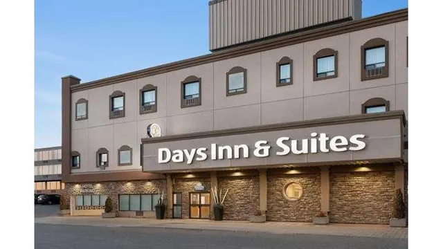 Days Inn & Suites by Wyndham Sault Ste. Marie ON