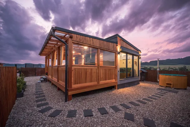 Rajska Polana | Nocleg Adršpach (Skalne Miasto) | Domek z balią, jacuzzi i sauną