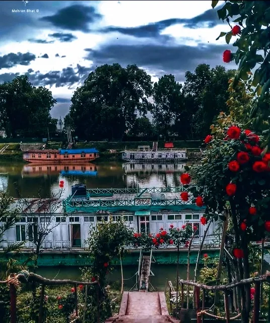 KhanKashi Residency & Group of House Boats