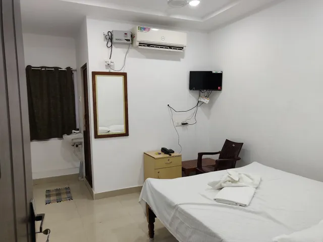 OYO 69625 Mayuraa Residency