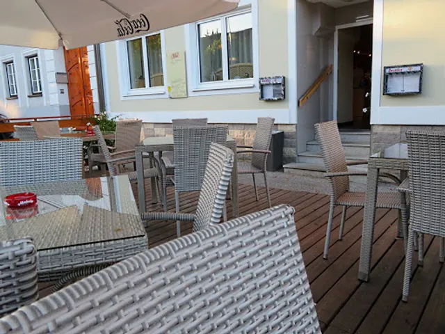 Meli's Cafe Restaurant