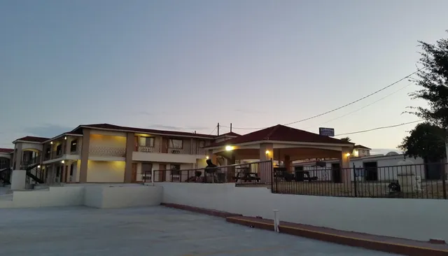 Lakeview Inn & Suites