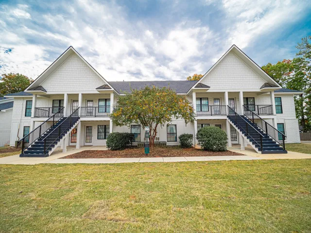 The Apex Apartment Community Marietta