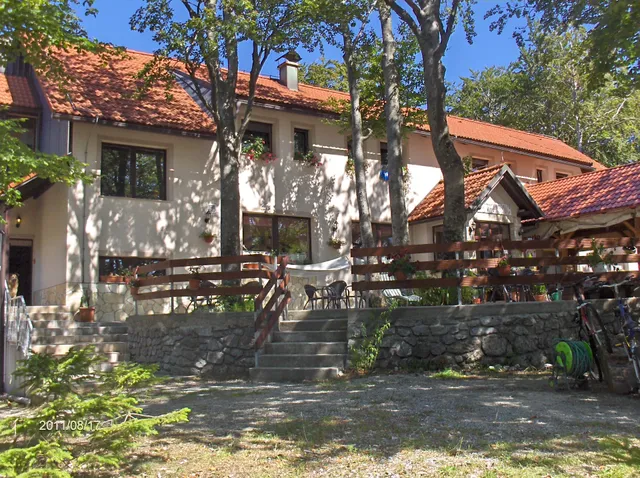 Petehovac, Mountaineering Center