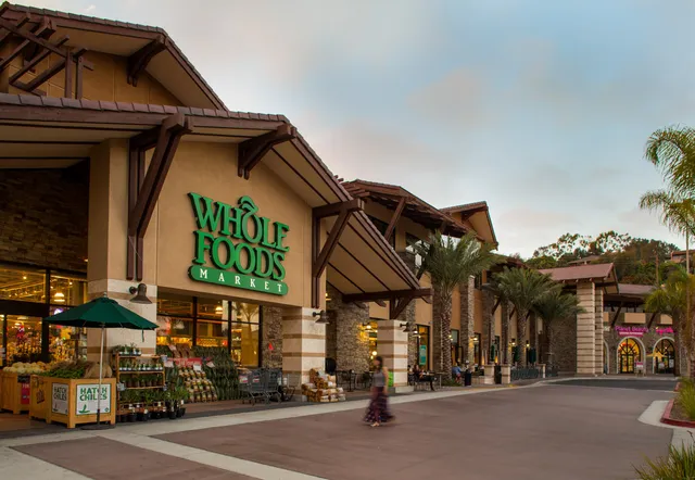 Flower Hill Promenade