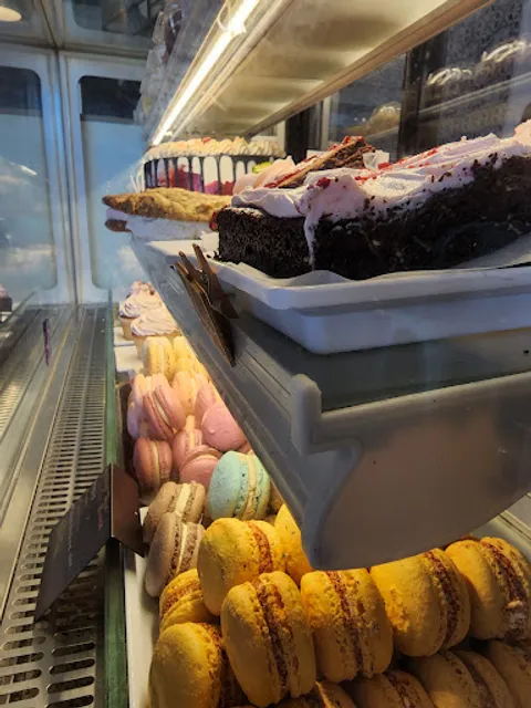 Weirdoughs Bakery & Café