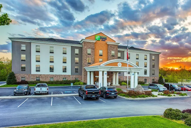 Holiday Inn Express & Suites Morristown by IHG