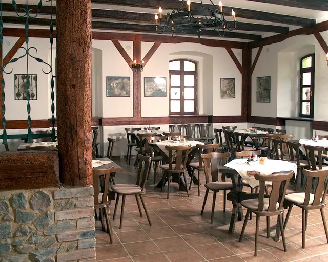 Restaurant & penzion NAD HRADEM