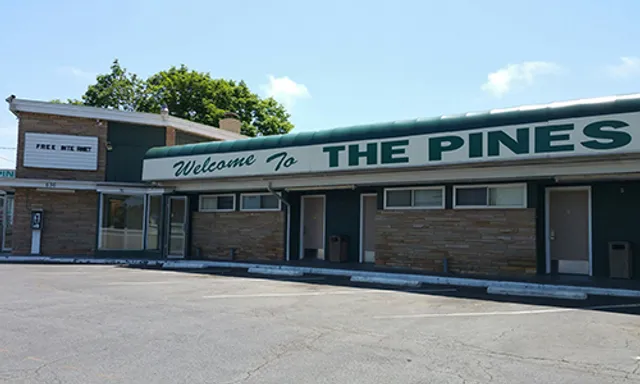 Pines Motor Lodge - Long Island Motel