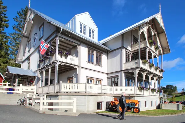 Eikerapen guest gard AS