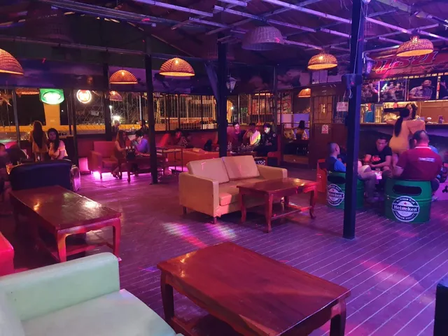 ร้านอาหาร เพลิน801 สี่แยกพระพุทธฉาย