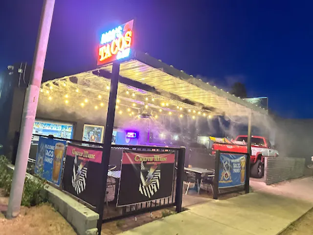 Paco's Tacos & Sip