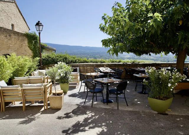 CLOVIS & BASINA | Restaurant à Crillon Le Brave