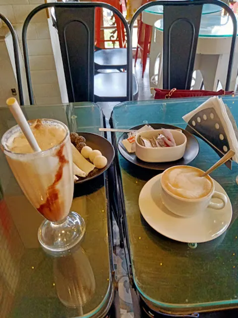 Verandah - A Book Cafe