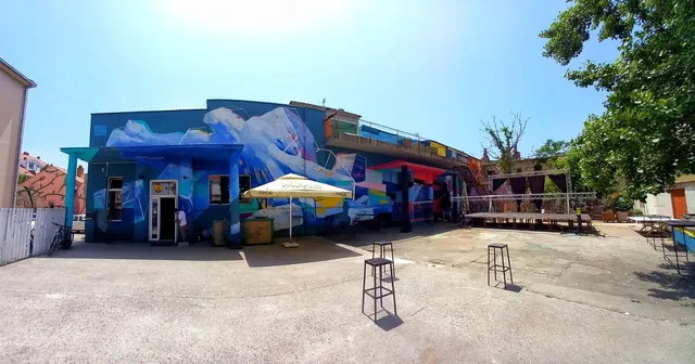 Omladinski kulturni centar Abrašević / Youth Cultural Center Abrašević