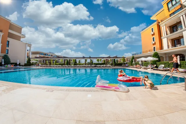 Crown Fort Club Apartments