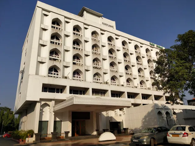 Hotel Triple C Mission Rd