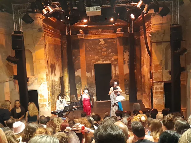 Du Roi Rene Theater / Theater Côté Cour