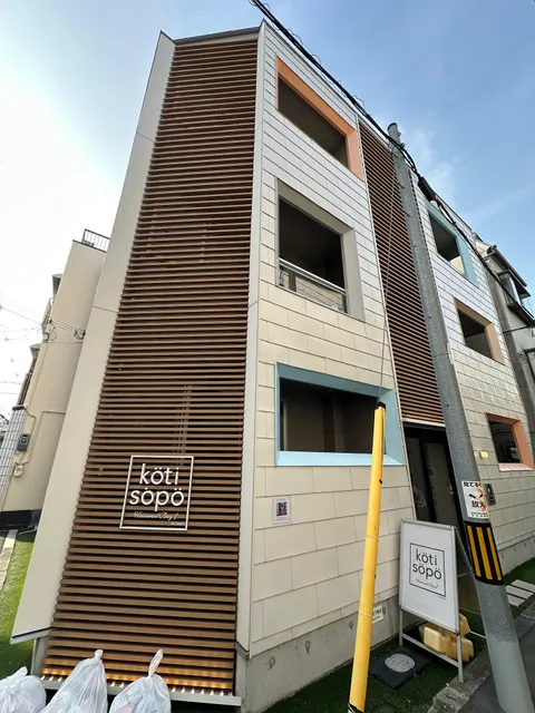 Koti Sopo Universal Bay 1 by Liaison