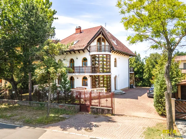 White House Zamárdi Apartman