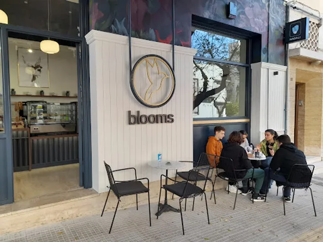 Blooms Coffe&More