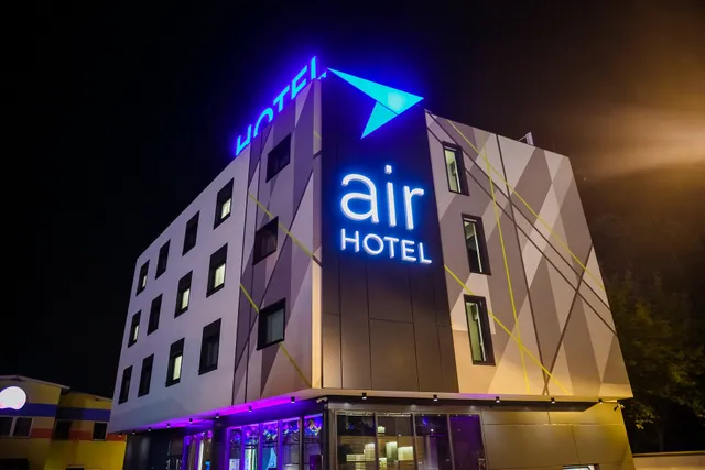 Air Hotel