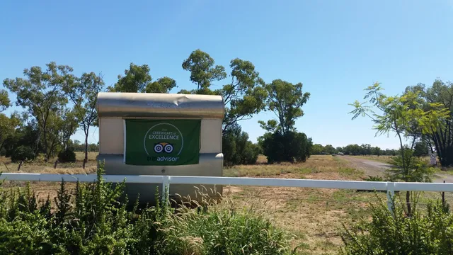 Charleville Bush Caravan Park and Cottage