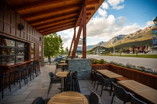 Steamboat Lounge & Forage