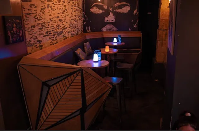 FLO Cocktail, Beer, Spirits & Music