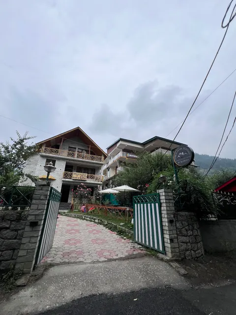 OYO 9483 Himalayan Ecstacy Cottages