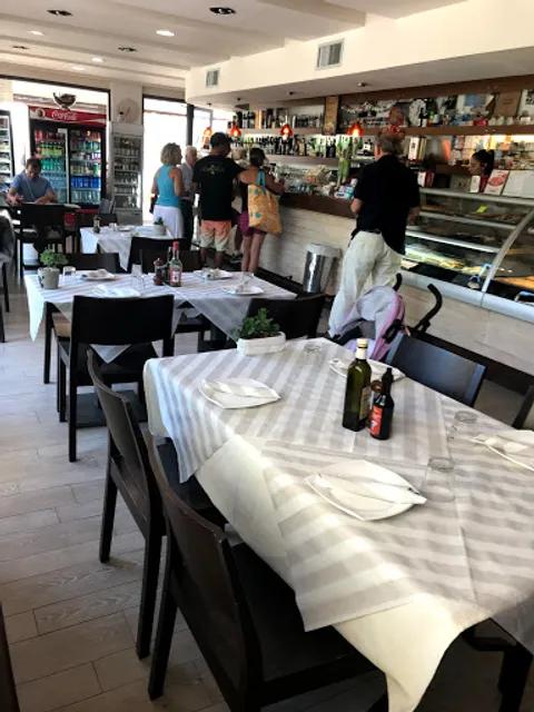 Bar bistro pizzeria ristorante