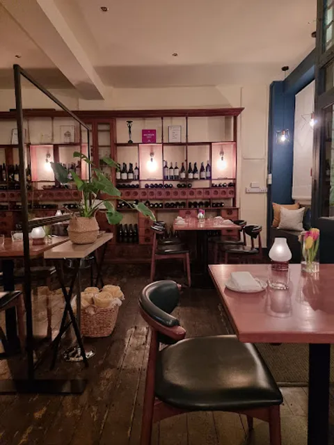 Hide and Fox Restaurant