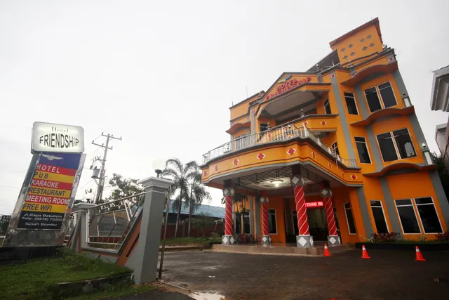 Friendship Hotel & Karaoke