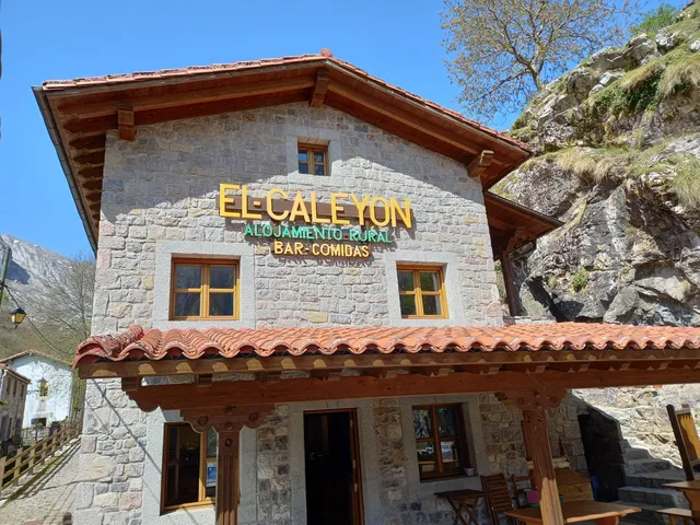 El Caleyon - Alojamiento - Bar - Restaurante