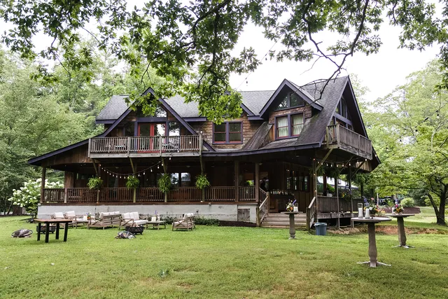 Treska's on Highland Lake