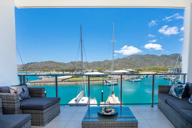 Absolute Waterfront Apartments Magnetic Island