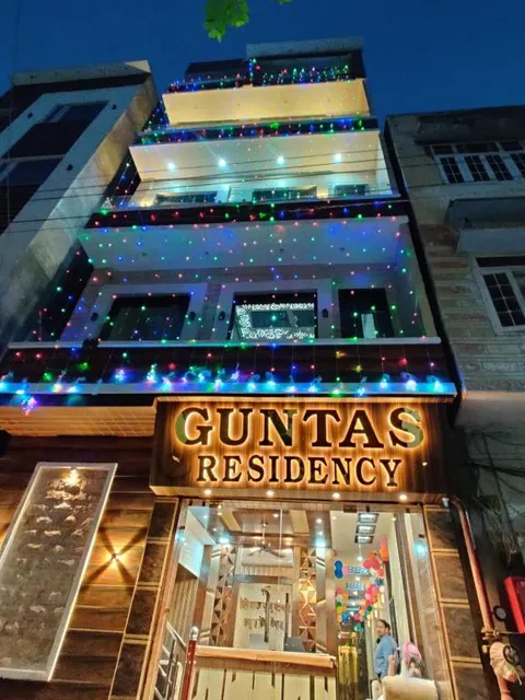 Guntas Residency (300M From Golden Temple)