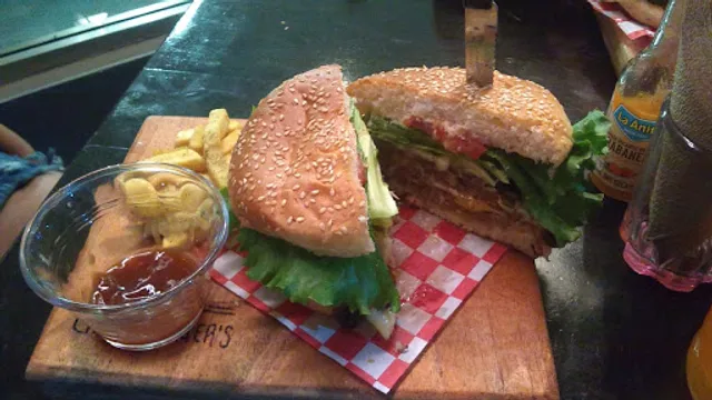 CHAMY'S Café & Restaurant