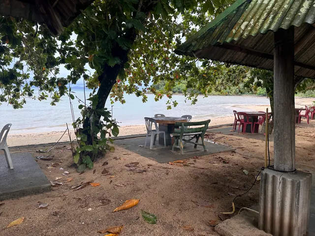 Hat Pluem Suk Restaurant